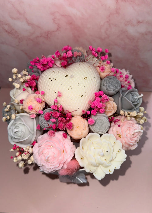 Handgefertigtes Blumenbouquet als Geschenk.